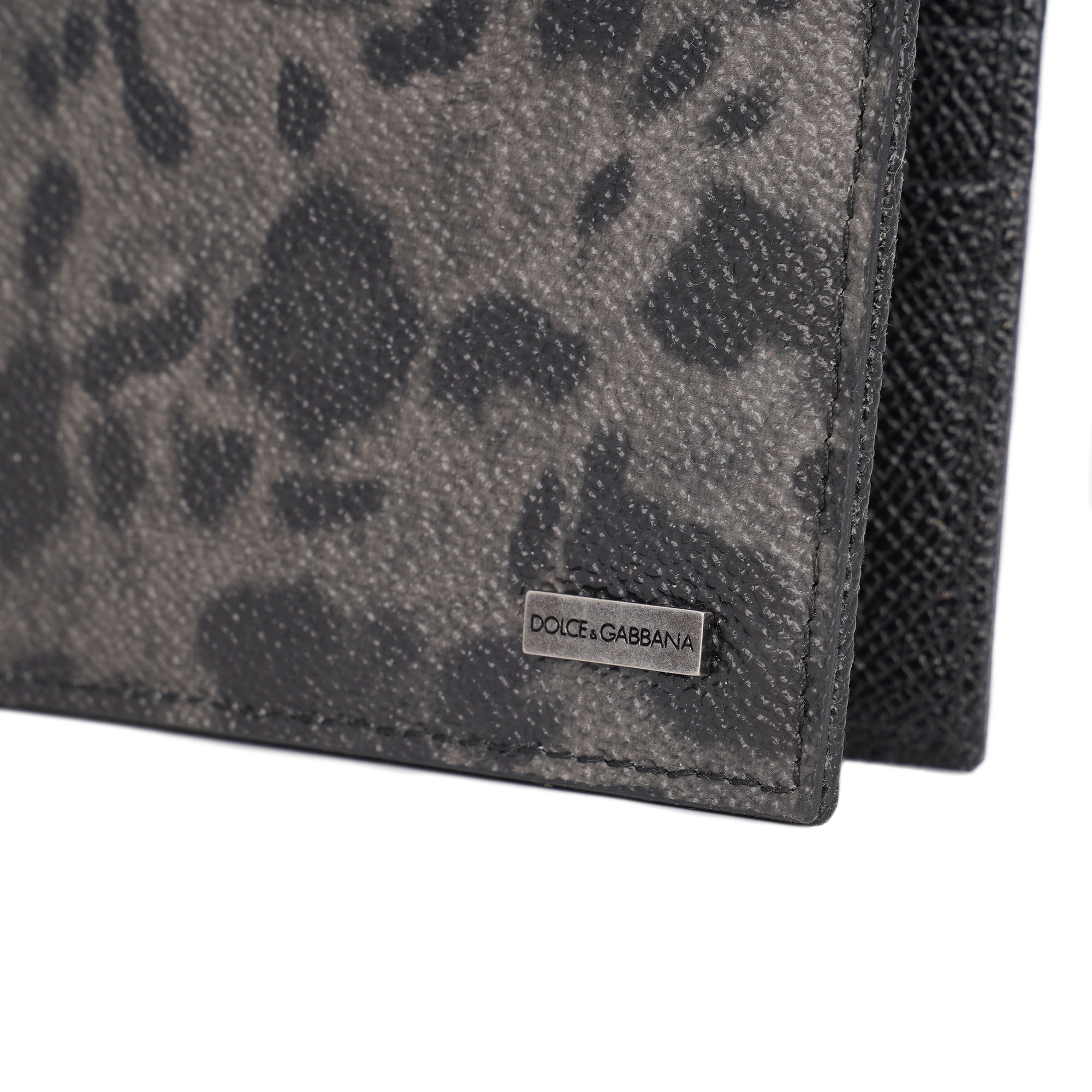 Dauphine Leder Portemonnaie / Geldbörse mit Leoparden Print und DG Logo-Schild in Grau und Schwarz von DOLCE & GABBANA 