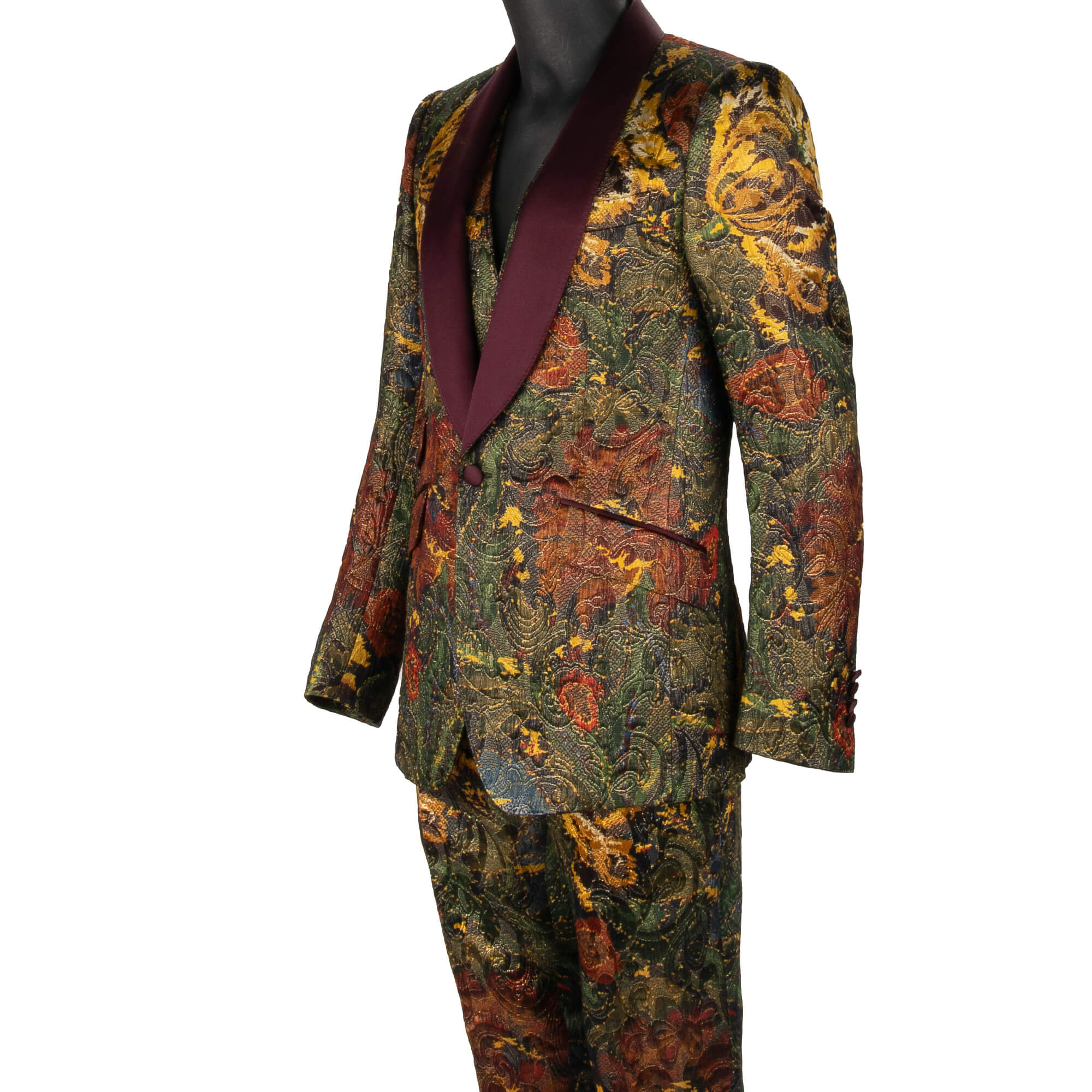 Baroqeu Jacquard 3 piece suit with peak lapel in gold and black by DOLCE & GABBANA 