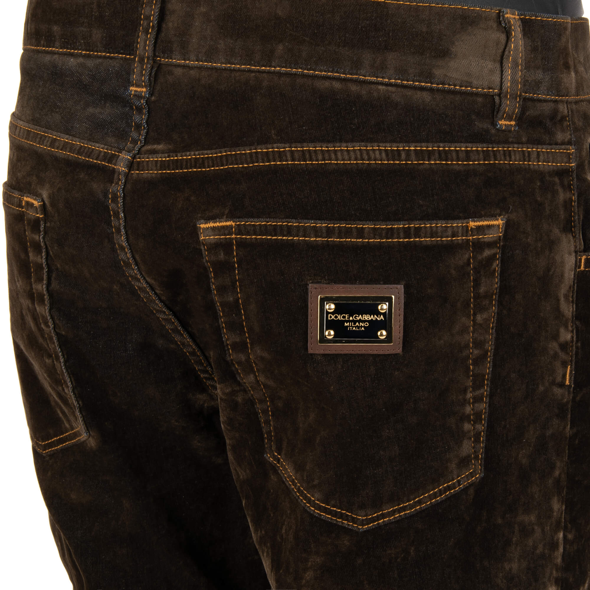Schmal geschnittene 5-Pockets Jeans SLIM mit Samt Jeans Stoff und Metall Logo Schild in braun von DOLCE & GABBANA 