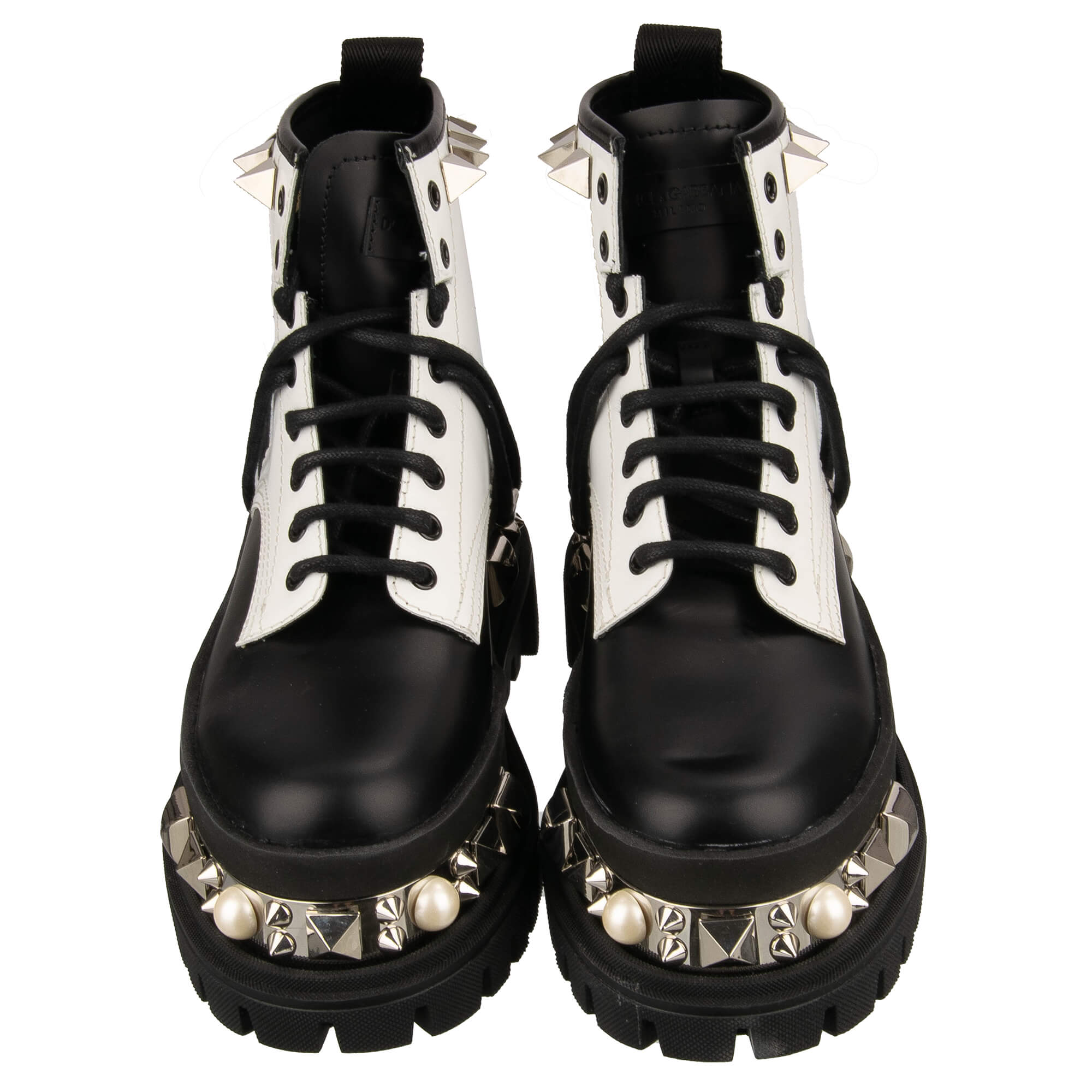 Leder Plateau Combat / Biker Stiefel mit Nieten, Perlen und DG Metall Logo in Schwarz und Weiß von DOLCE & GABBANA
