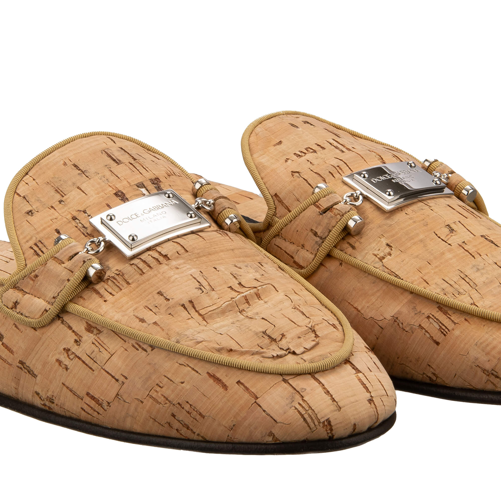One of a kind Kork Slipper Schuhe YOUNG POPE mit DG Metall Logo in Beige von DOLCE & GABBANA