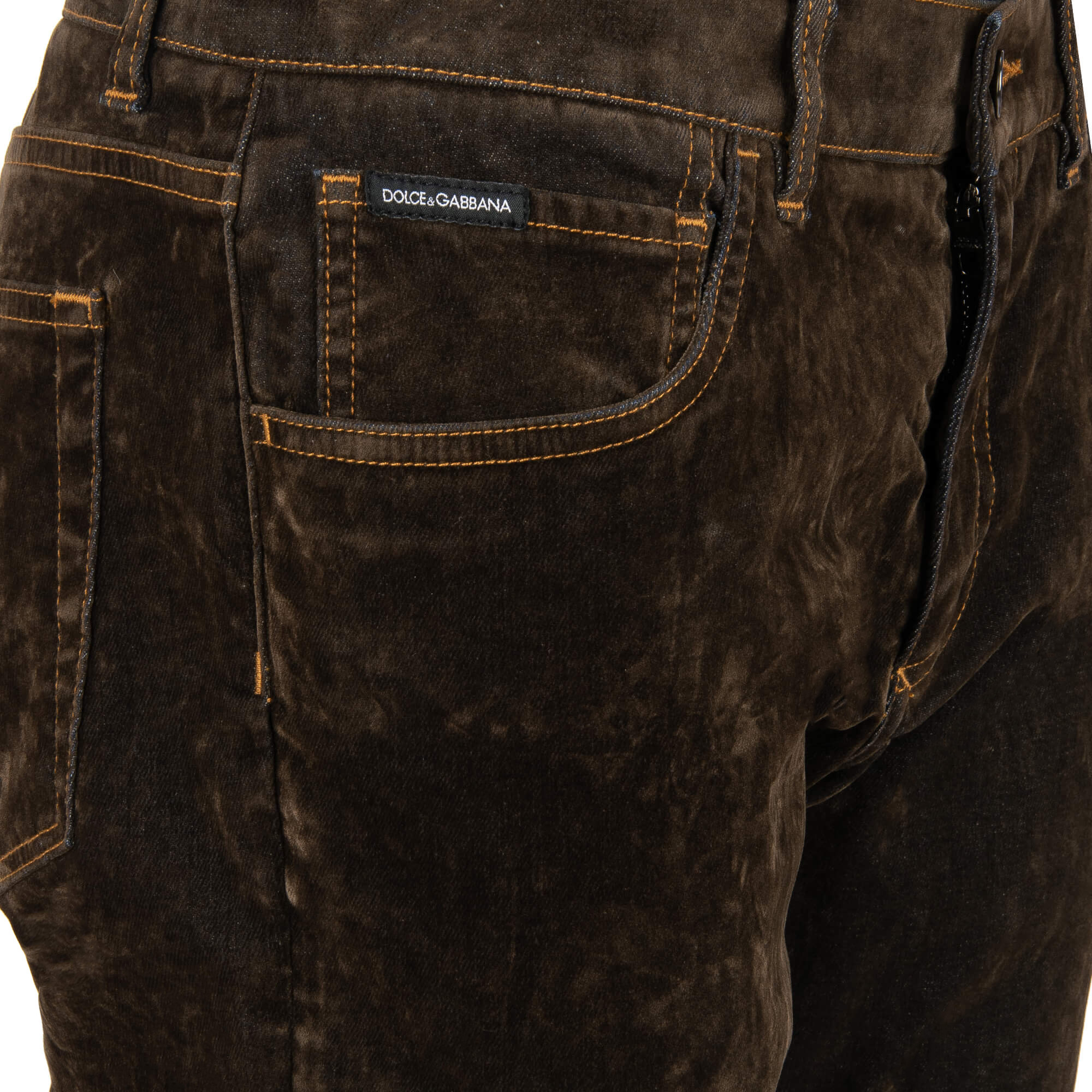 Schmal geschnittene 5-Pockets Jeans SLIM mit Samt Jeans Stoff und Metall Logo Schild in braun von DOLCE & GABBANA 