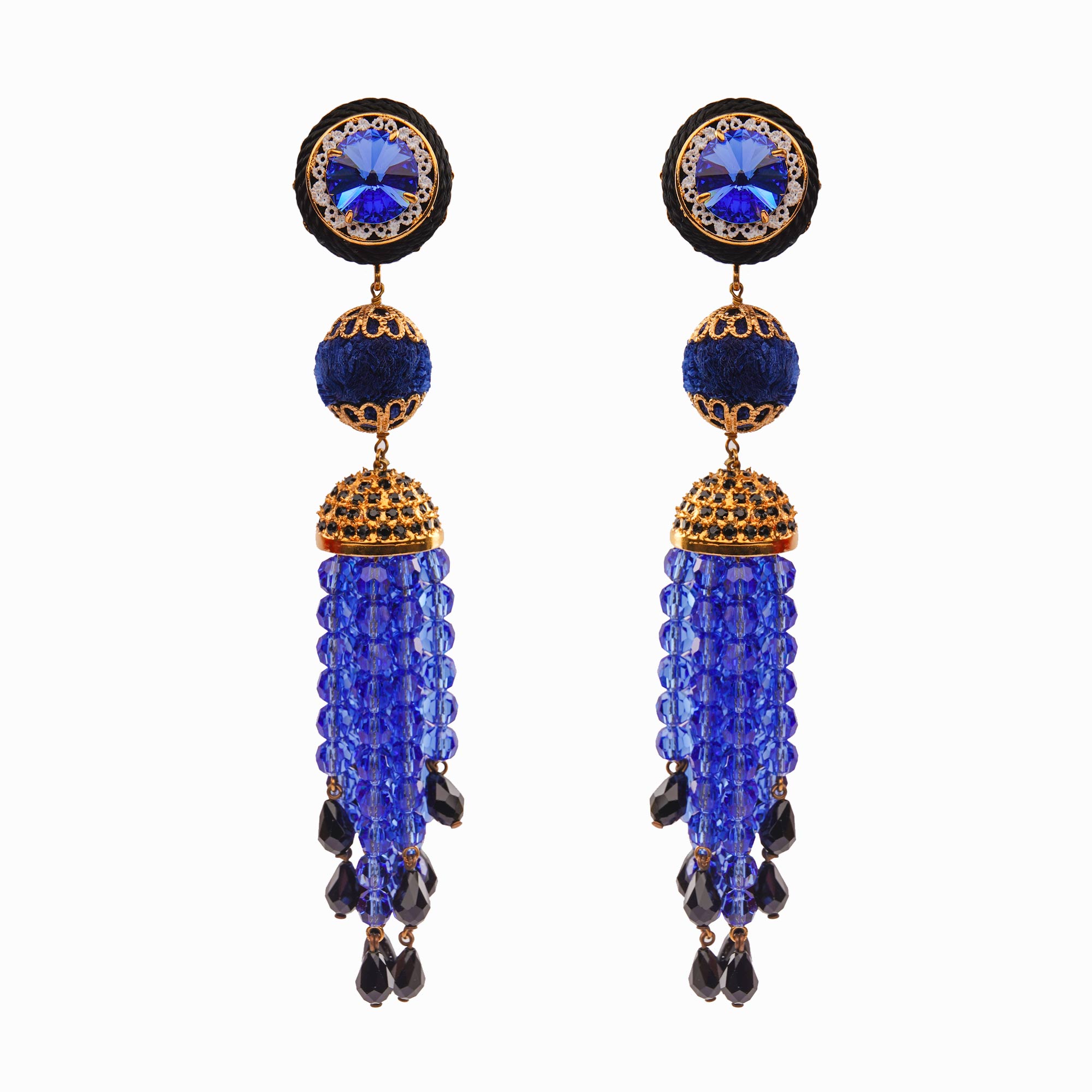 Chandelier Clip Ohrringe verziert mit Raffia, filigranen Elementen und Kristallen in blau, schwarz und gold von DOLCE & GABBANA 