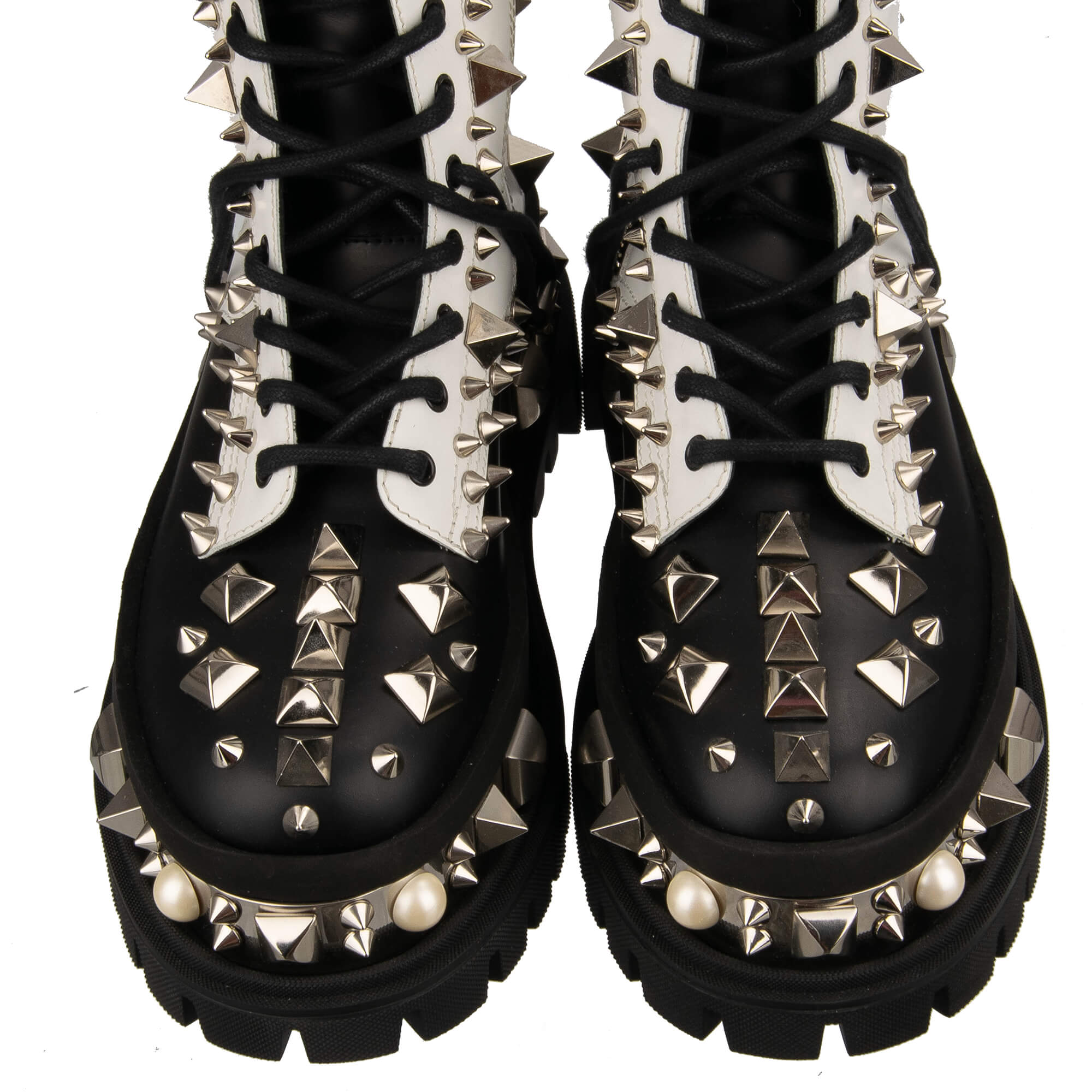 Massive Leder Hi Trekking Plateau Trekking Combat / Biker Stiefel mit überall verteilten Nieten, Perlen und DG Logo in Schwarz und Weiß von DOLCE & GABBANA
