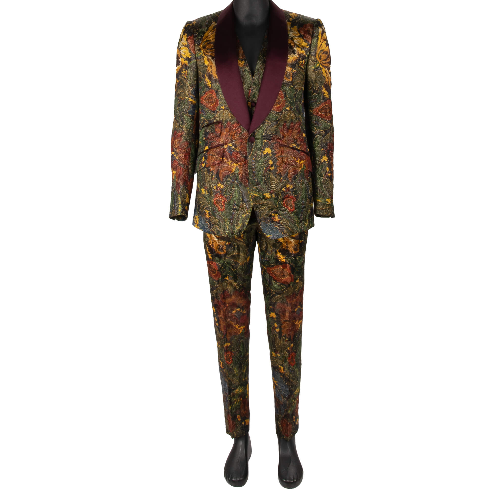Baroqeu Jacquard 3 piece suit with peak lapel in gold and black by DOLCE & GABBANA 