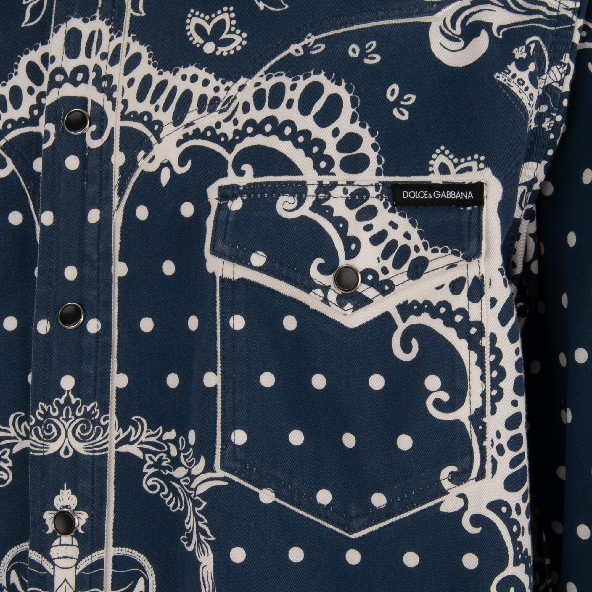 Jeans / Denim Hemd mit Bandana Krone Print, DG Logo Patch und zwei Taschen vorne in Blau von DOLCE & GABBANA 