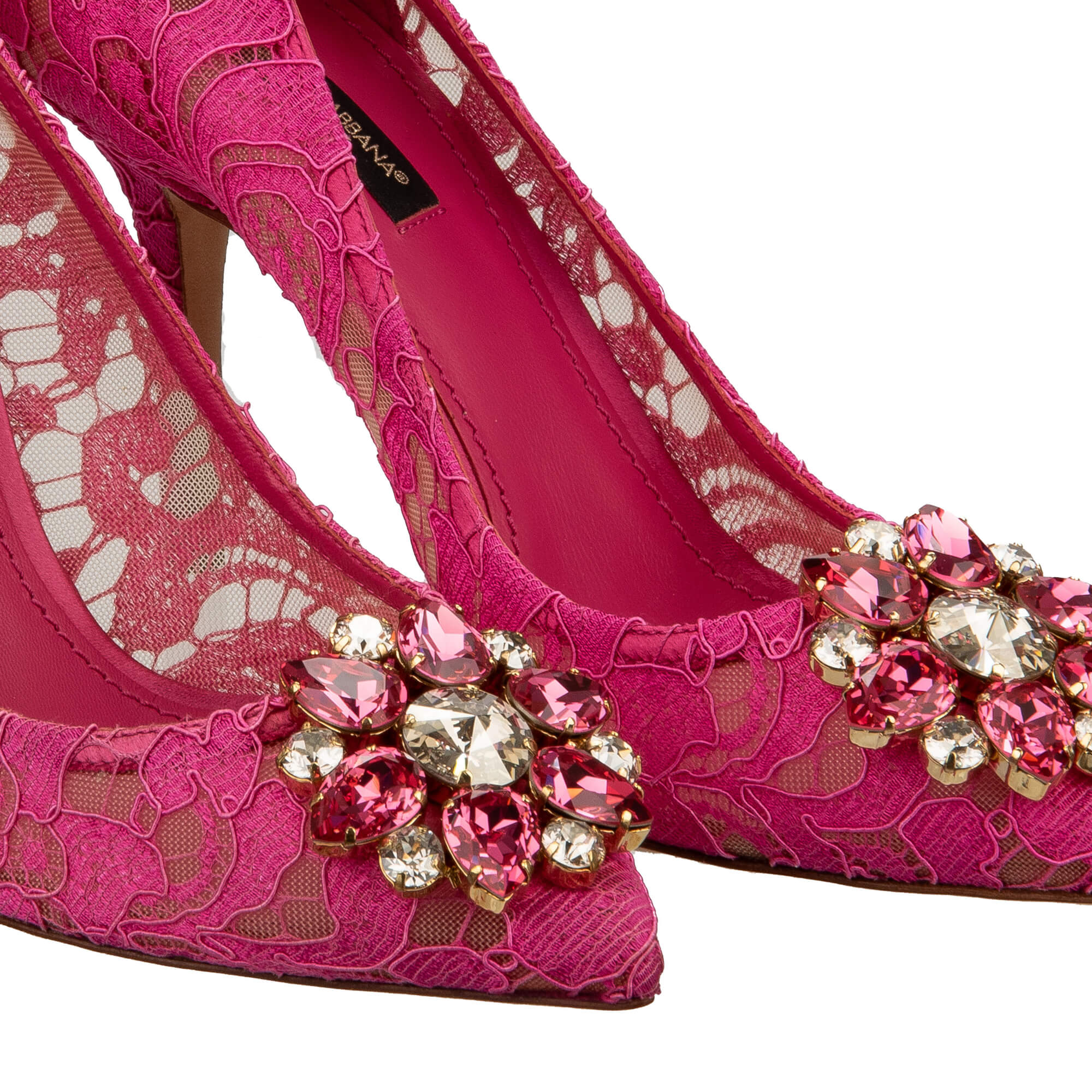 Spitzform Pumps BELLUCCI mit Kristallen Brosche aus Taormina Spitze in Pink von DOLCE & GABBANA