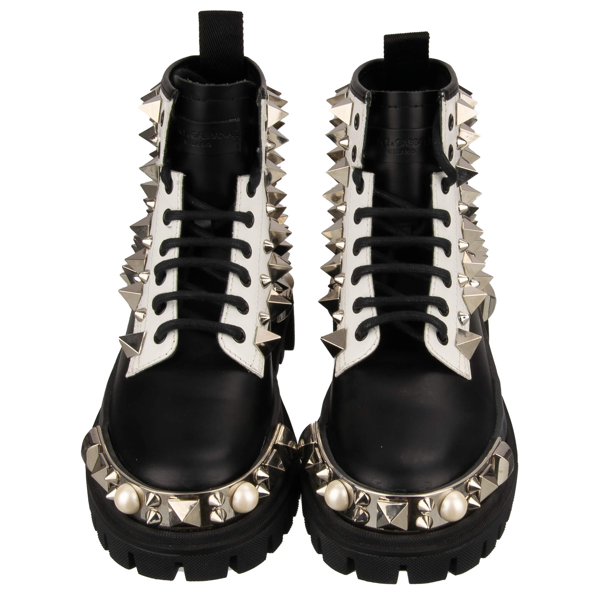Leder Plateau Combat / Biker Stiefel mit überall verteilten Nieten, Perlen und DG Metall Logo in Schwarz und Weiß von DOLCE & GABBANA