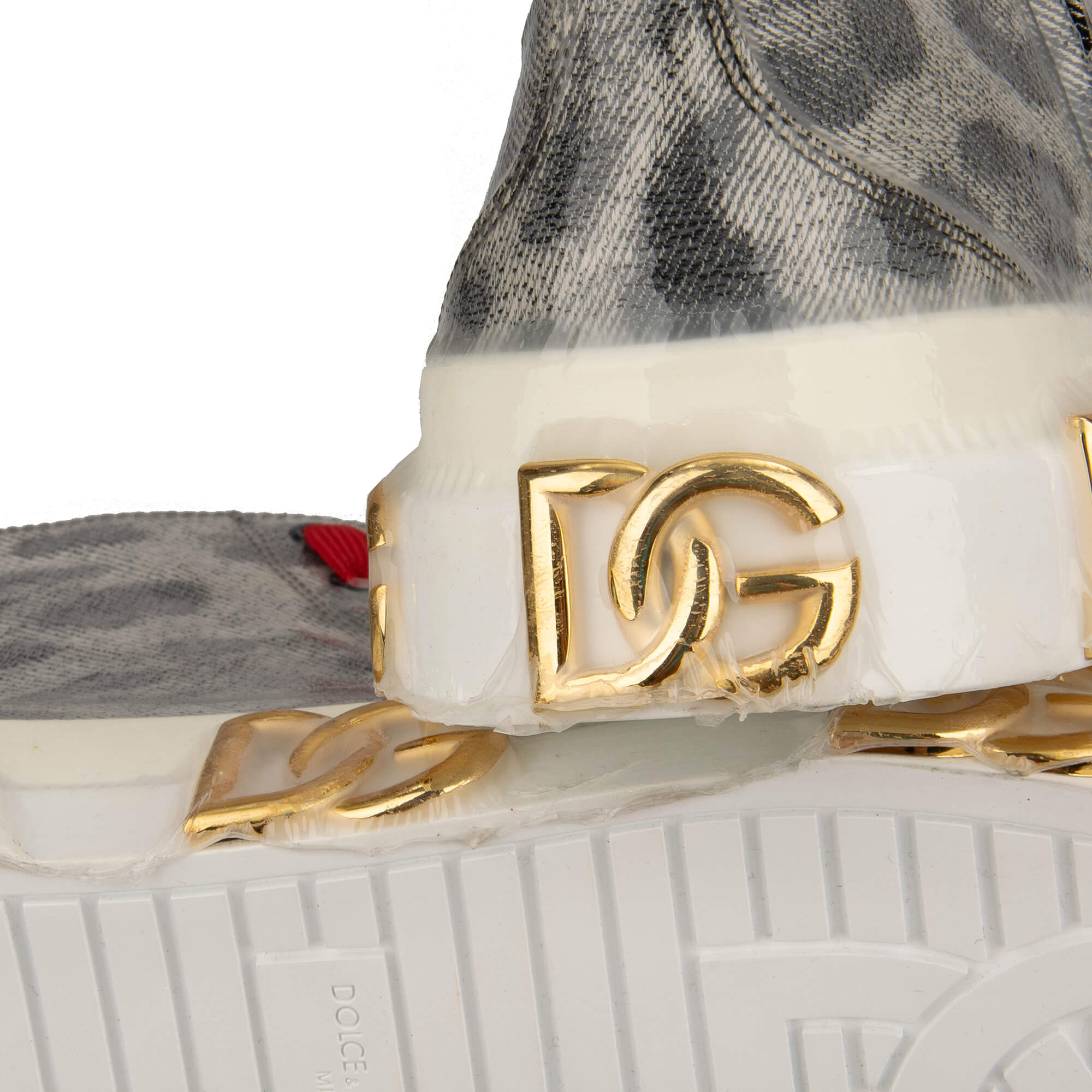 High Top Leopard Stoff und Leder Sneaker PORTOFINO mit DG Gold Logo und Plastik Folie Design in Grau und Weiß von DOLCE & GABBANA