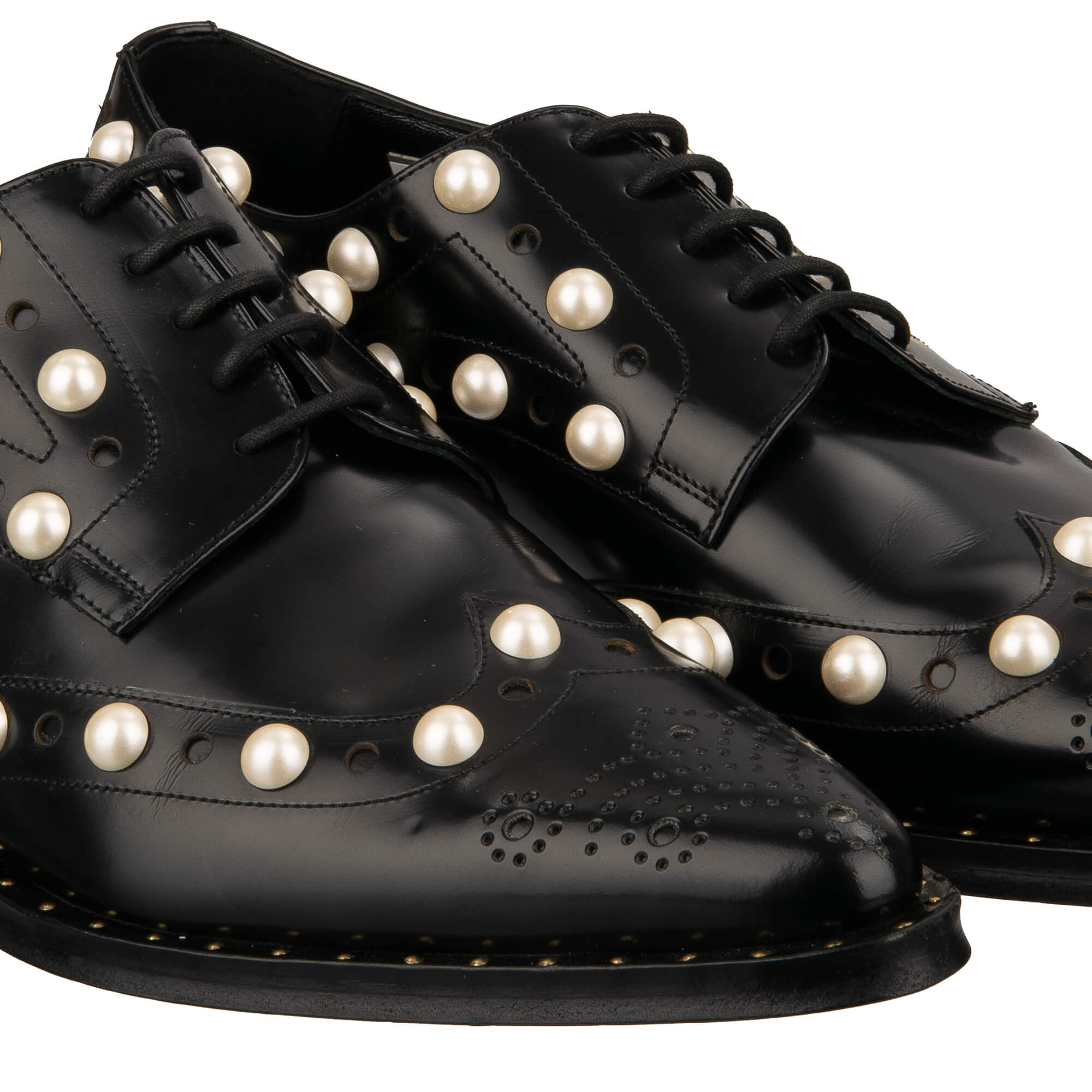 Derby Schuhe MILLENNIALS aus Leder mit Perlen und Absatz mit DG Metal Schild in Schwarz von DOLCE & GABBANA