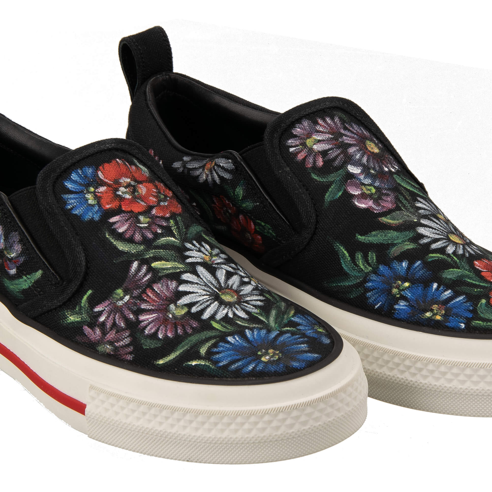 Handbemahlte Blumen Exklusive Damen Slip On Sneaker DONNA mit DG Logo in Schwarz und Weiß von DOLCE & GABBANA