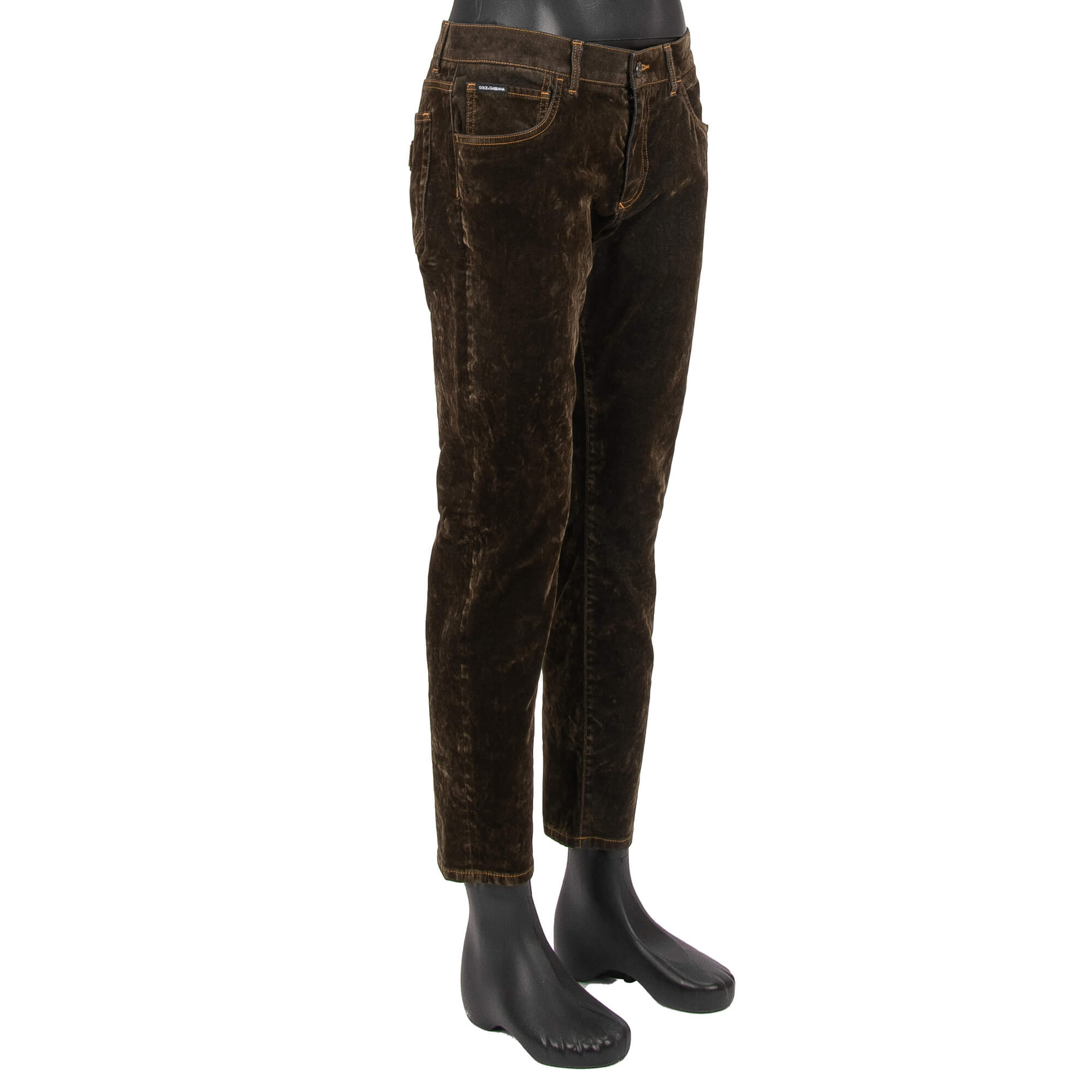 Schmal geschnittene 5-Pockets Jeans SLIM mit Samt Jeans Stoff und Metall Logo Schild in braun von DOLCE & GABBANA 