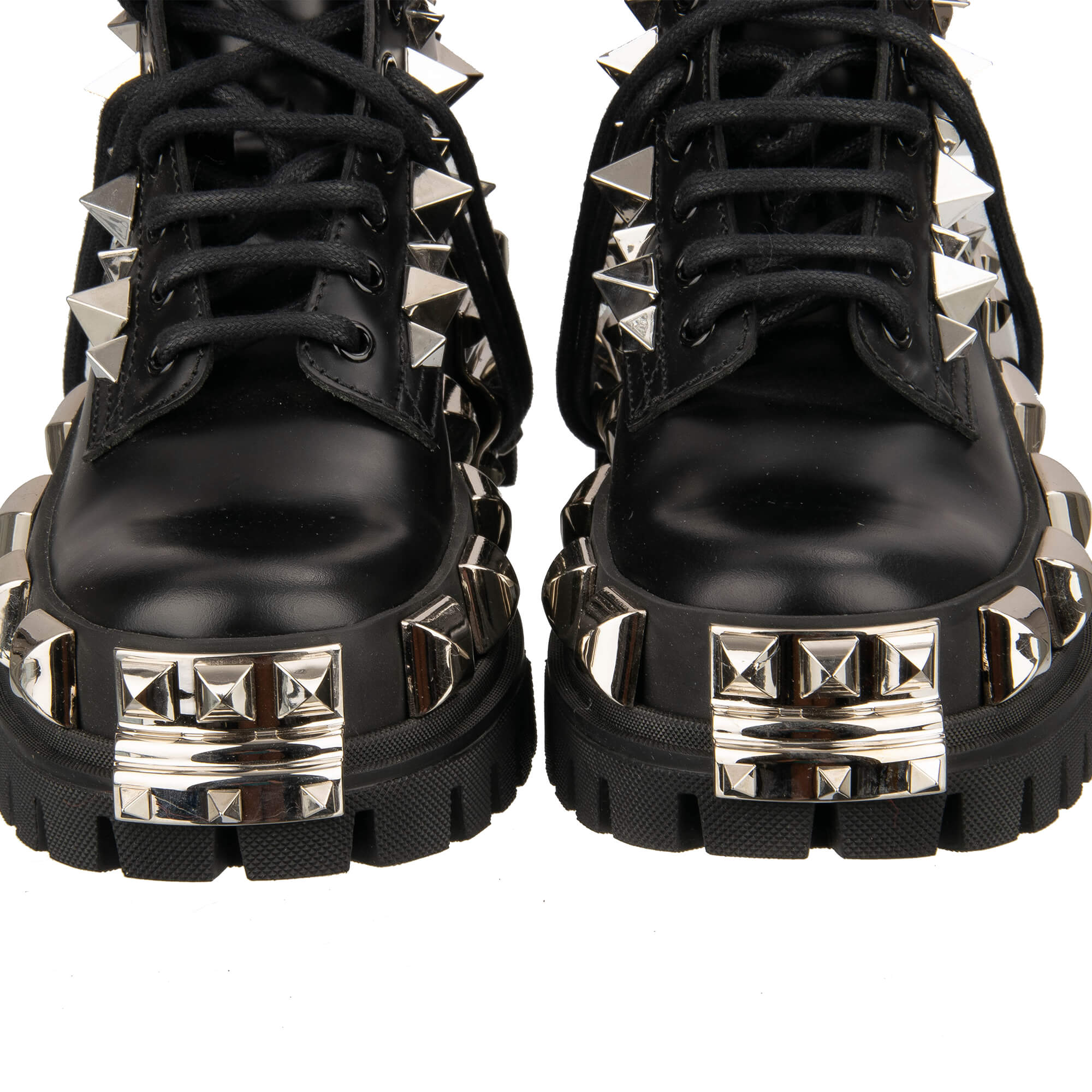 Leder Plateau Combat / Biker Stiefel mit überall verteilten Nieten in Schwarz von DOLCE & GABBANA