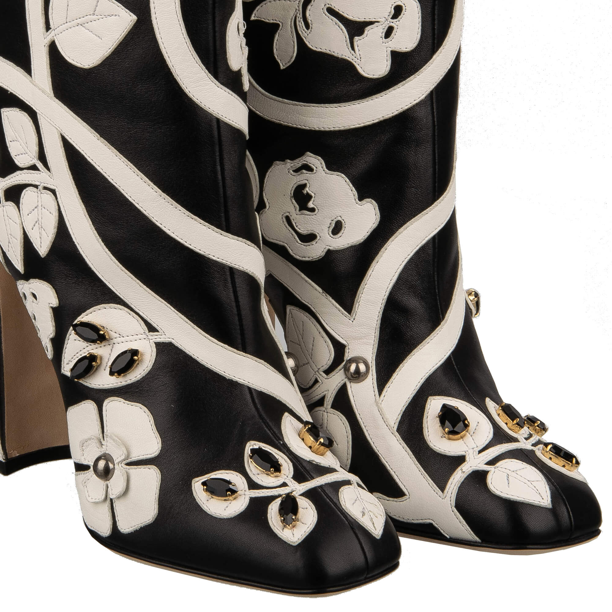 Stiefel aus Leder mit bestickten Blumen, Kristallen und Kameen in schwarz und weiß von DOLCE & GABBANA