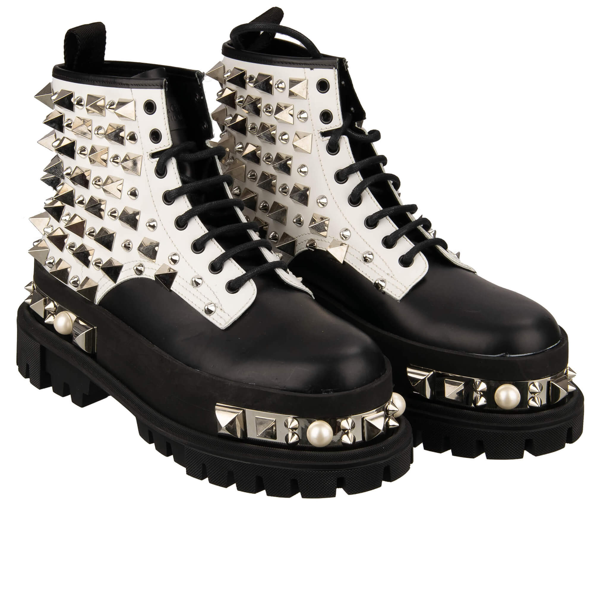 Leder Plateau Combat / Biker Stiefel mit überall verteilten Nieten, Perlen und DG Metall Logo in Schwarz und Weiß von DOLCE & GABBANA