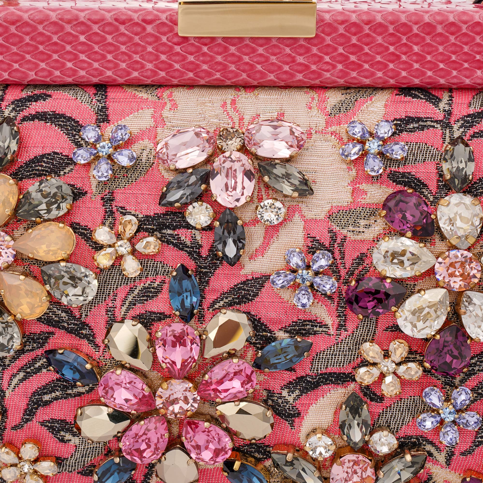 Einzigartige Clutch / Abendtasche VANDA aus Jacquard und Schlangenleder mit Kristallen, Kettenriemen und Griff aus Schlangenleder von DOLCE & GABBANA