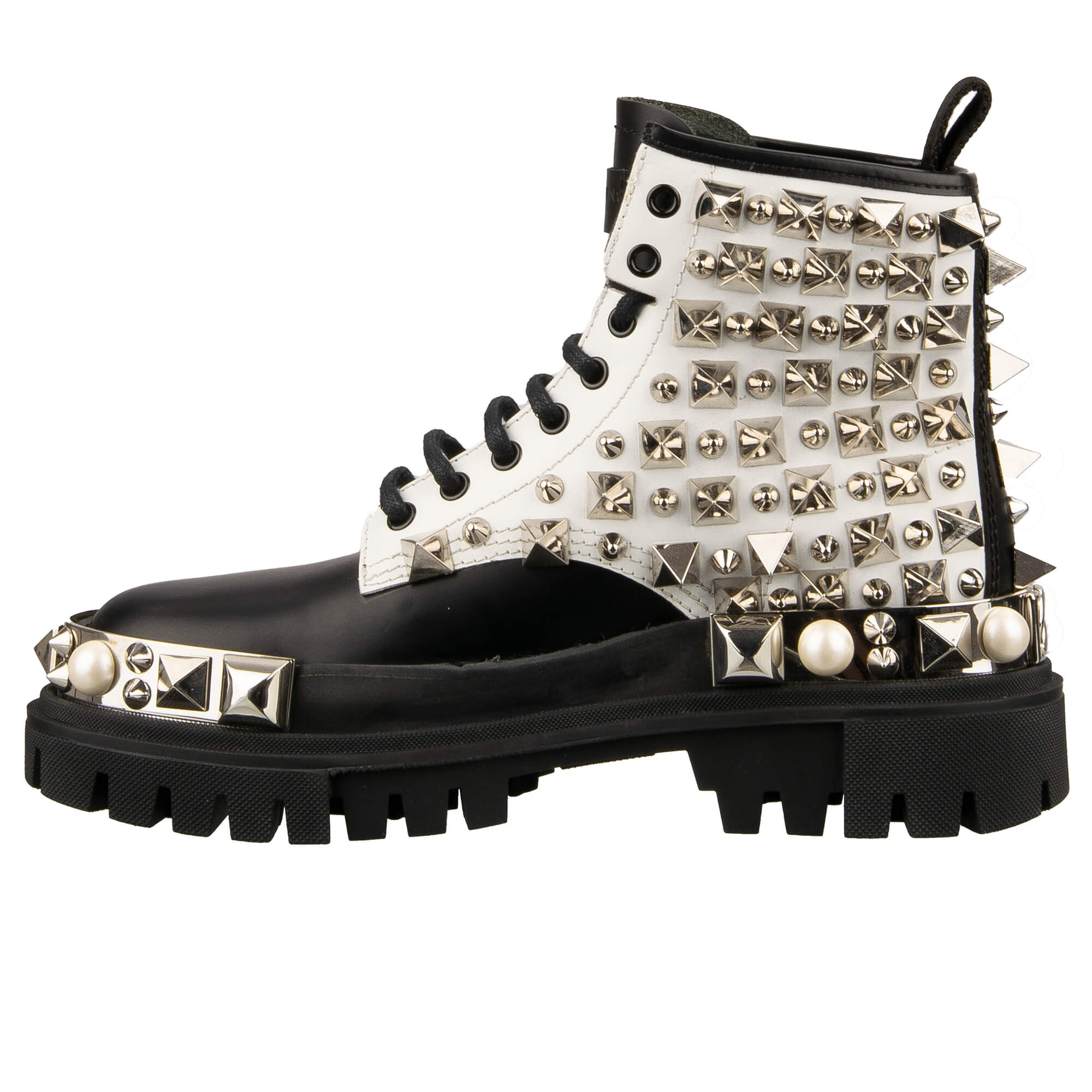 Leder Plateau Combat / Biker Stiefel mit überall verteilten Nieten, Perlen und DG Metall Logo in Schwarz und Weiß von DOLCE & GABBANA