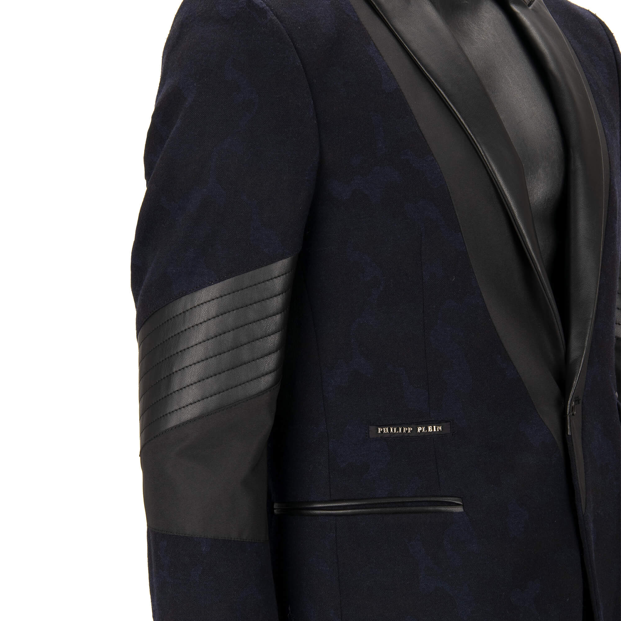 2 Teile Anzug aus Schurwolle Mischung mit Camouflage Muster, Kunsleder Elementen, PP Metall Logo und spitzem Revers in Schwarz und Blau von PHILIPP PLEIN