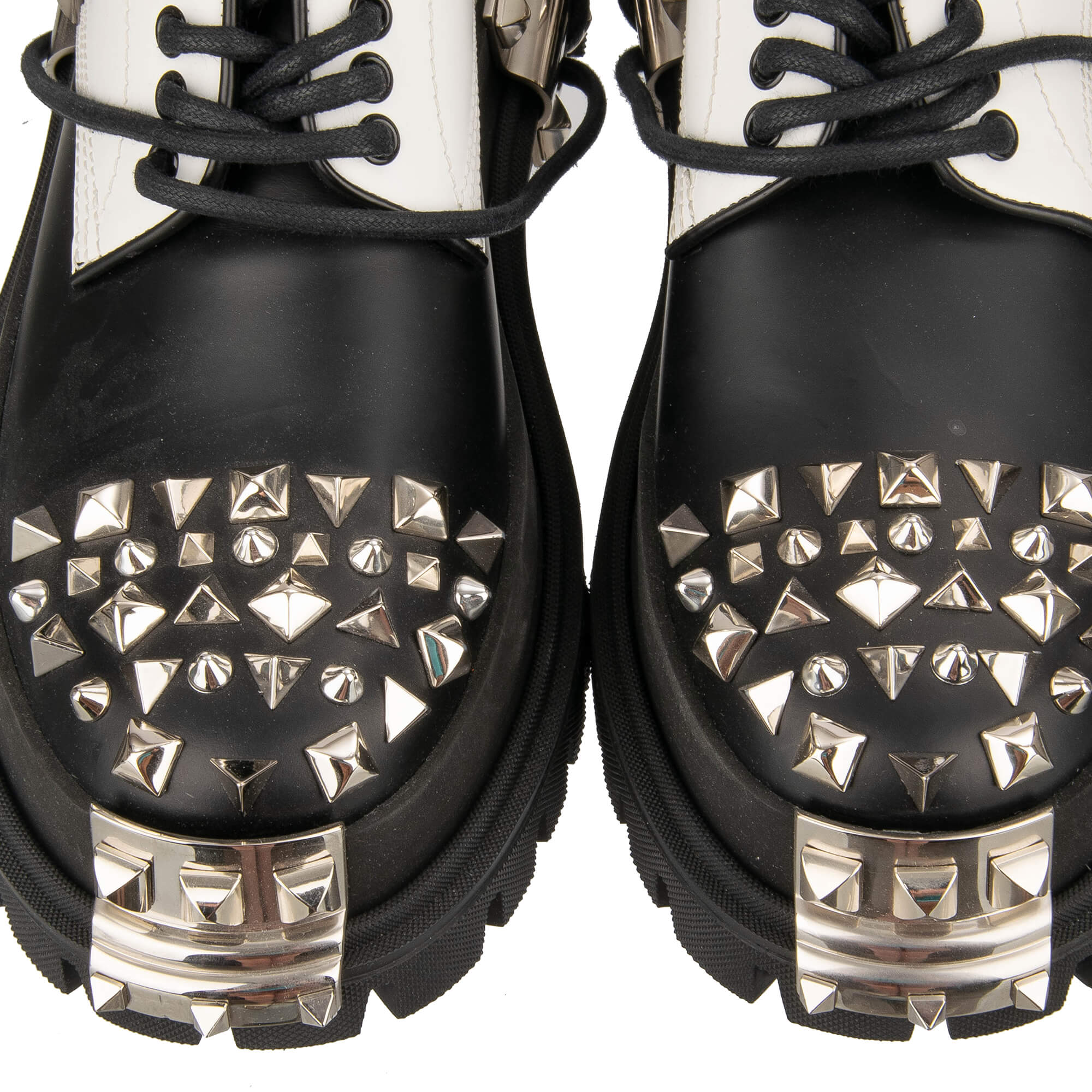 Leder Plateau Hi Trek Combat / Biker Stiefel mit Applikationen us Metall und großem DG Logo in Schwarz und Weiß von DOLCE & GABBANA