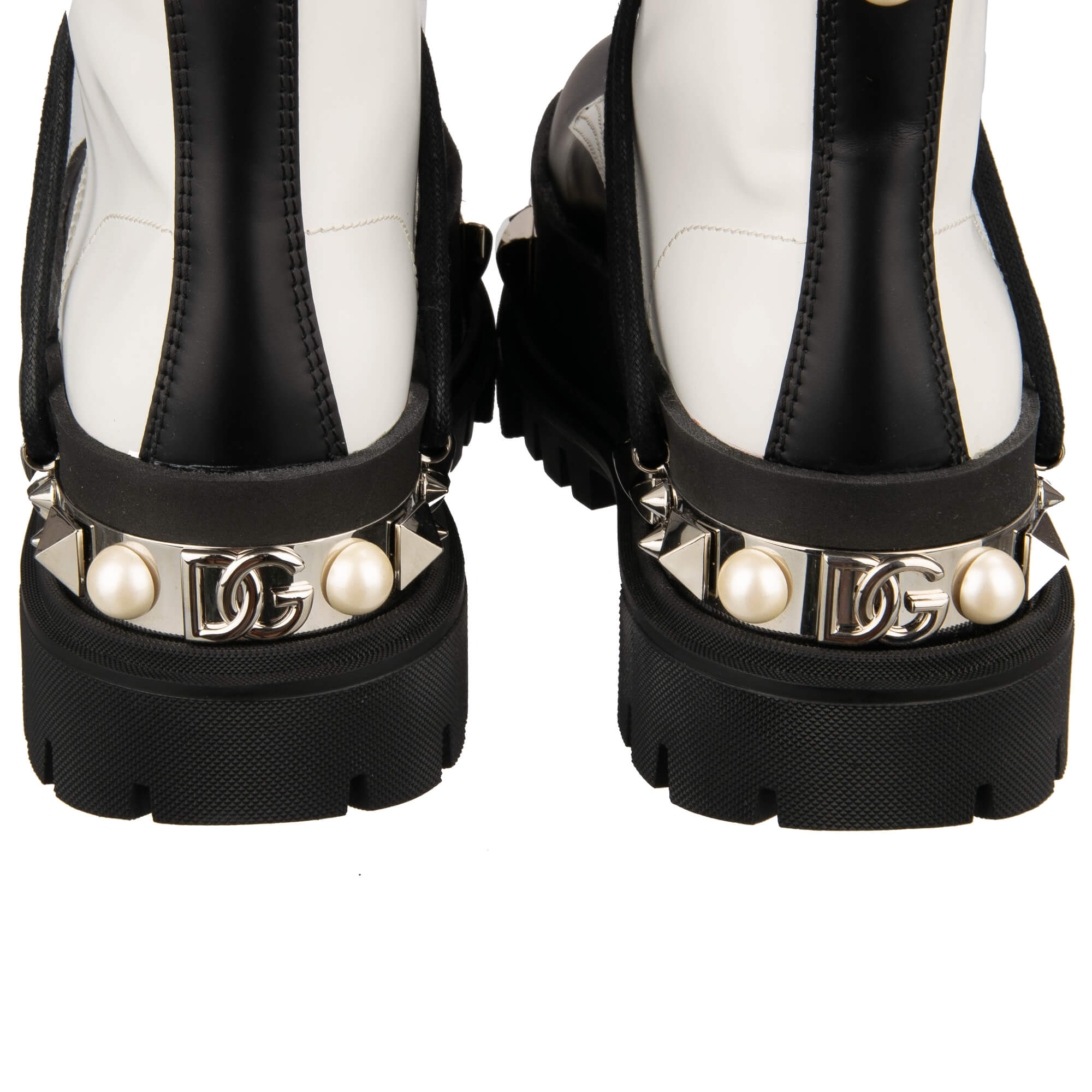 Leder Plateau Combat / Biker Stiefel mit Nieten, Perlen und DG Metall Logo in Schwarz und Weiß von DOLCE & GABBANA