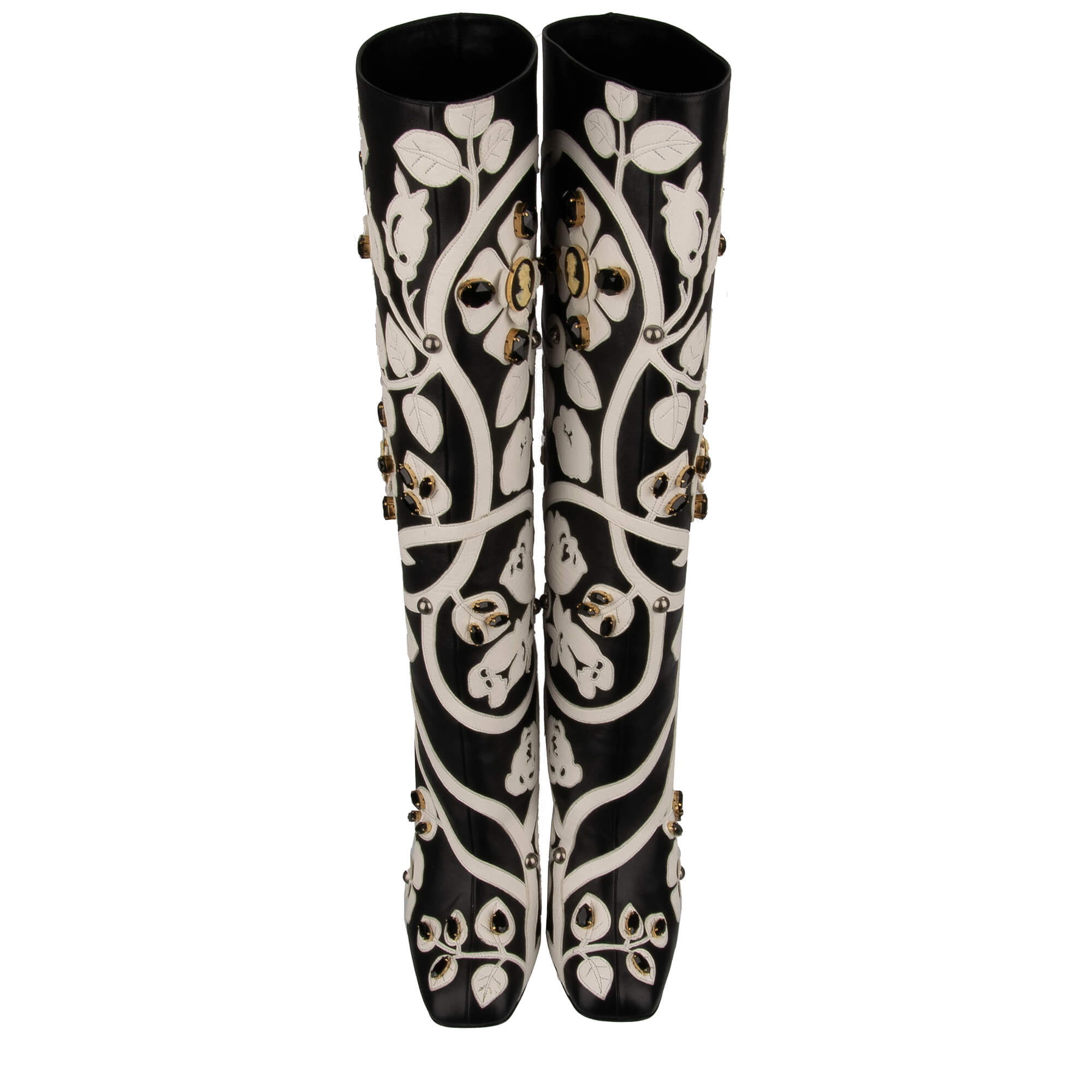 Stiefel aus Leder mit bestickten Blumen, Kristallen und Kameen in schwarz und weiß von DOLCE & GABBANA