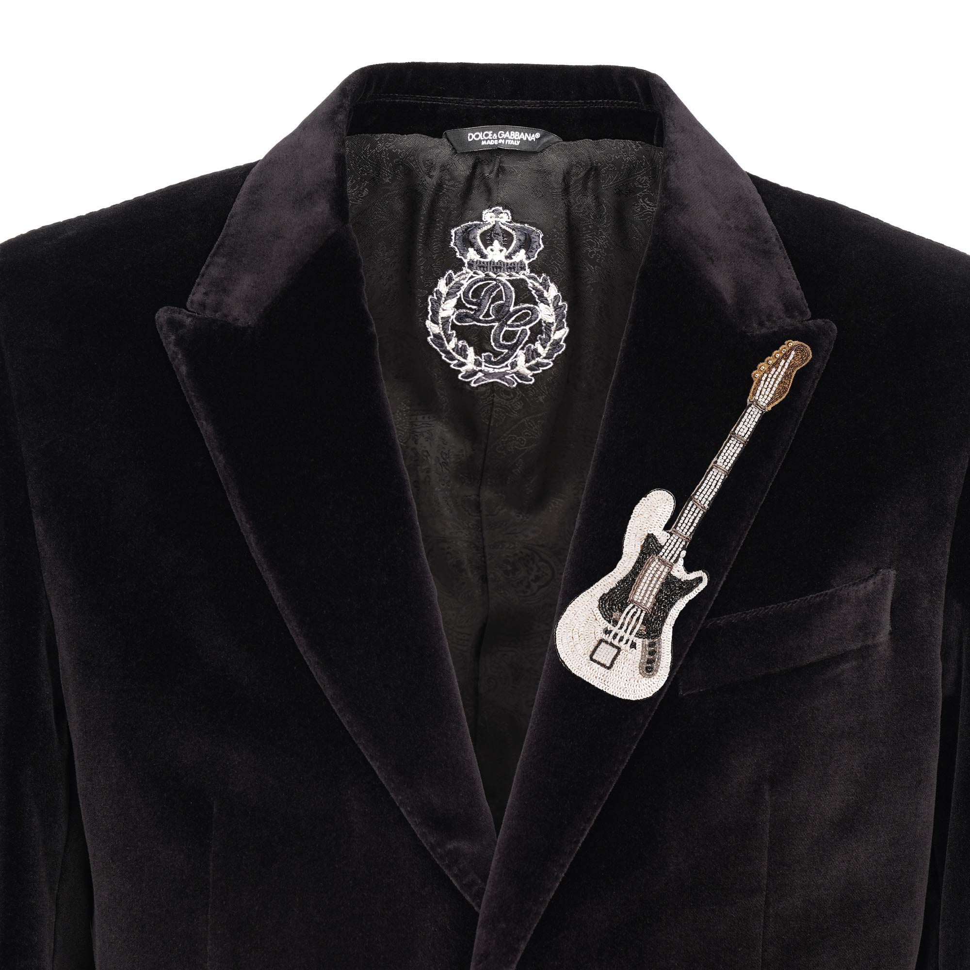 Herren Gitarre Brosche / Anstecknadel für Blazer mit Pailetten und Perlen Hand-Stickerei in Weiß, Schwarz und Gold von DOLCE & GABBANA