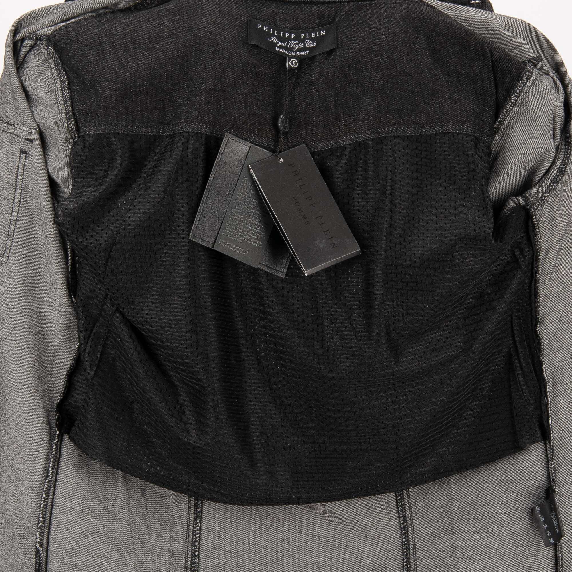 MARLON Jeans / Denim Hemd mit Kristall Perlen Skull und zwei Taschen vorne in Grau / Schwarz von PHILIPP PLEIN