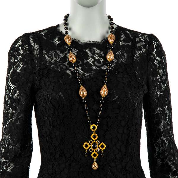 "Croce" Kette mit Kristallen Kreuz-Anhänger, Kunstperlen mit Leoparden Print und kleinen Kugelchen in Schwarz und Gold von DOLCE & GABBANA 