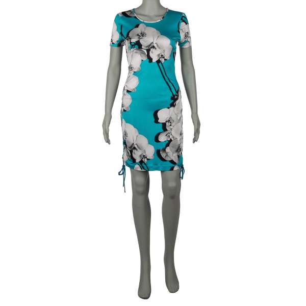 Kurzes und elastisches Mini Kleid mit floralem Print und Schnürung an beiden Seiten in Blau Weiß von ROBERTO CAVALLI