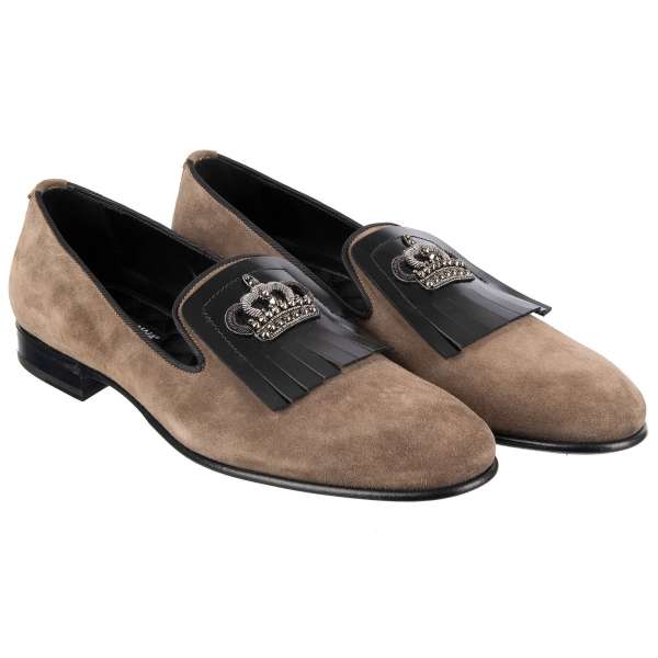 Loafer LUKAS aus Wildleder und Leder mit bestickter Krone aus Gun Metal von DOLCE & GABBANA