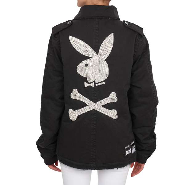 Gefütterte Oversize Parka Jacke CRYSTAL mit Kunstpelz, Plein Schriftzug aus Kristallen vorne und großem Playboy Plein Logo aus Kristallen auf der Rückseite von PHILIPP PLEIN x PLAYBOY