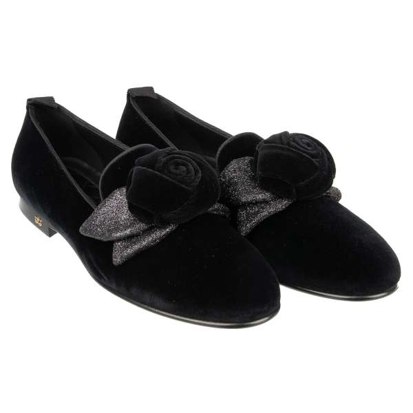 Ballerinas / Loafer YOUNG QUEEN aus Samt in Schwarz mit Rose Schleife und Gold Metall Logo  von DOLCE & GABBANA