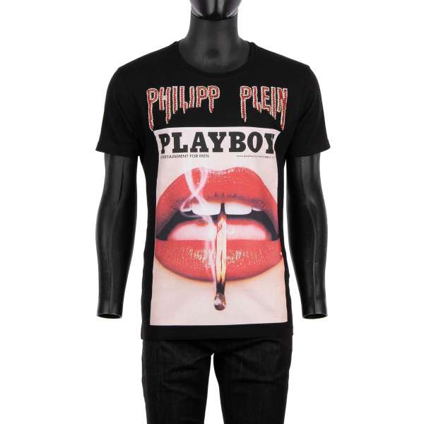 T-Shirt mit massivem Logo aus Kristallen und Magazin Cover Print von Lauren Young Lippen aus Kristallen vorne und 'Playboy Plein' Schriftzug auf der Rückseite von PHILIPP PLEIN x PLAYBOY