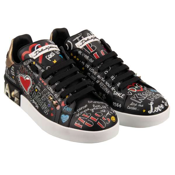 Damen Sneaker PORTOFINO mit Nieten und DG Logo Graffiti Print in Schwarz und Weiß von DOLCE & GABBANA
