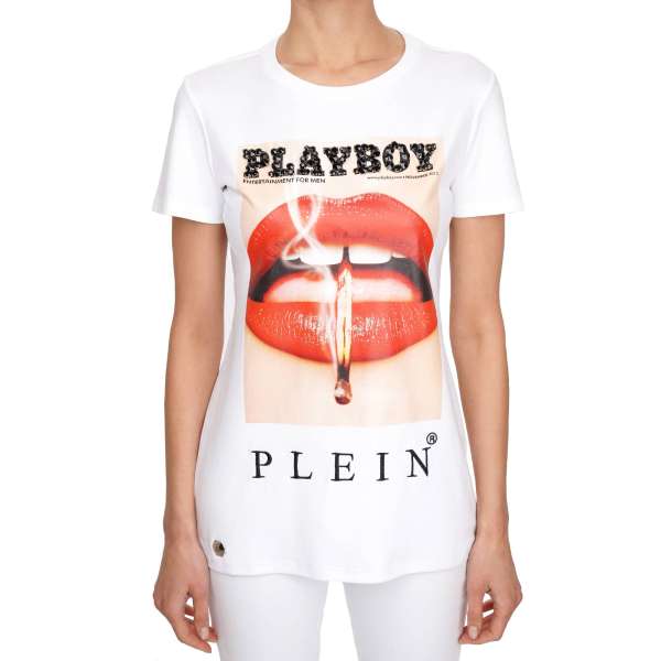 T-Shirt für Damen mit PLAYBOY Schrift aus Kristallen und Magazin Cover von Lauren Young Lippen vorne und gedrucktem PLAYBOY PLEIN Schriftzug hinten von PHILIPP PLEIN X PLAYBOY