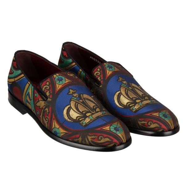 Loafer Schuhe MILANO aus Seide Lurex-Jacquard mit Kronen Muster und Metall Kronen hinten in Blau, Gold und Rot von DOLCE & GABBANA