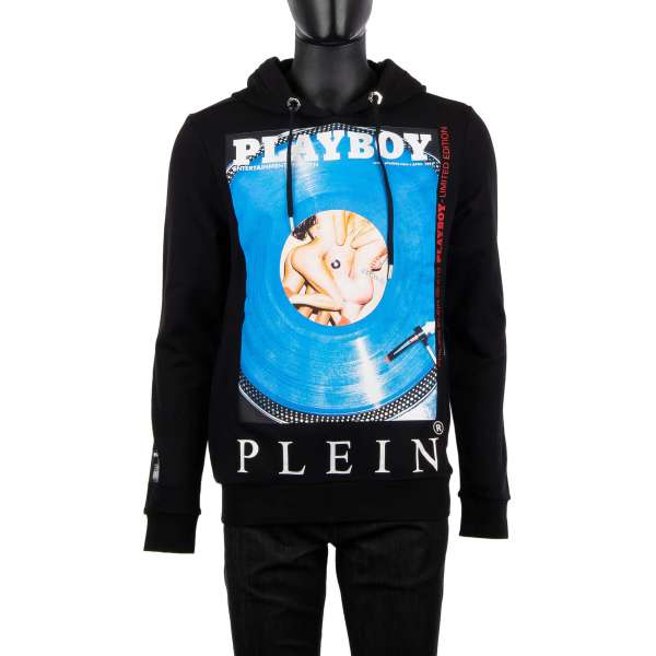 Kapuzenpullover mit Magazin Cover Print mit Schallplatte und PLAYBOY PLEIN Print aus Gummi vorne und mit bedrucktem 'Playboy Plein' Schriftzug auf der Rückseite von PHILIPP PLEIN x PLAYBOY