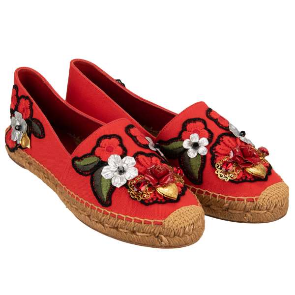 Leichte Espadrilles aus Baumwolle mit Stickerei, Kristallen, filigranen Metall Elementen, Herz und Rose in Rot von DOLCE & GABBANA