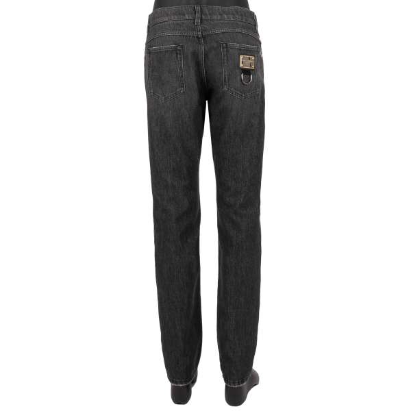 Distressed 5-Pockets Jeans REGULAR mit Metall Logo Schild und Ring Element in grau von DOLCE & GABBANA