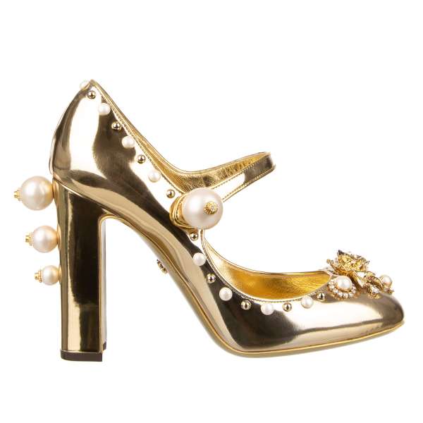 Mary Jane Pumps VALLY aus Lackleder in Gold mit elastischer Perlen Schnalle, Perlen, Kristallen und Rosen Brosche von DOLCE & GABBANA