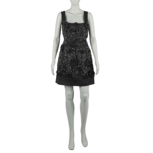 Kleid aus Brokat mit bestickten Blumen, Kristallen und Perlen in Schwarz von DOLCE & GABBANA