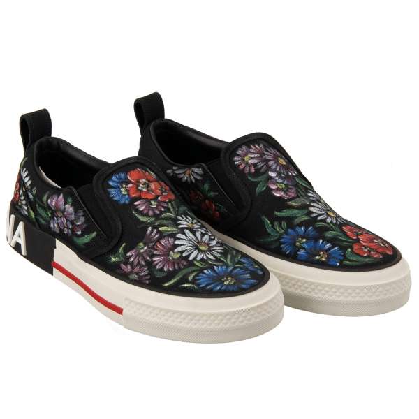 Handbemahlte Blumen Exklusive Damen Slip On Sneaker DONNA mit DG Logo in Schwarz und Weiß von DOLCE & GABBANA