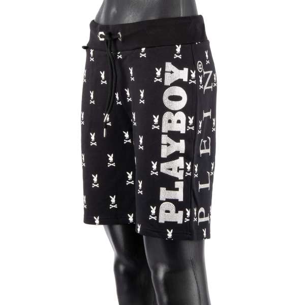 Jogging / Sport Shorts mit Skull Bunny Logo Print, PLAYBOY PLEIN Schriftzug aus Strass und Logo Schild hinten von PHILIPP PLEIN x PLAYBOY