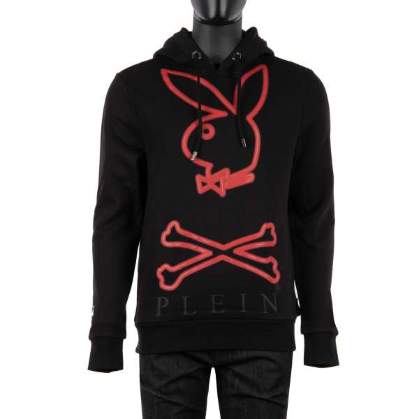 Kapuzenpullover / Hoodie Sweater mit Bunny Skull PLEIN Logo Gummi-Print vorne in rot und mit 'Playboy Plein' Schriftzug Gummi-Print auf der Rückseite von PHILIPP PLEIN x PLAYBOY