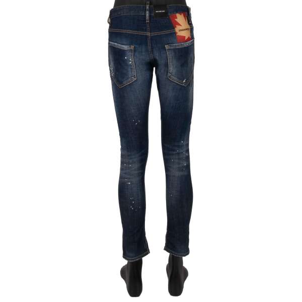 Distressed schmal geschnittene SEXY TWIST JEAN 5-Pockets Jeans mit Ahorn Logo und Farbe Tropfen in blau von DSQUARED2