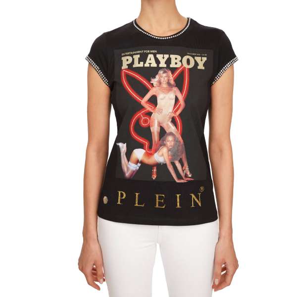 T-Shirt für Damen mit 1976 Playboy Zeitschrift Cover Print mit Strass und PLEIN Schriftzug vorne und mit Kristallen verziertem PLAYBOY PLEIN Schriftzug hinten von PHILIPP PLEIN x PLAYBOY