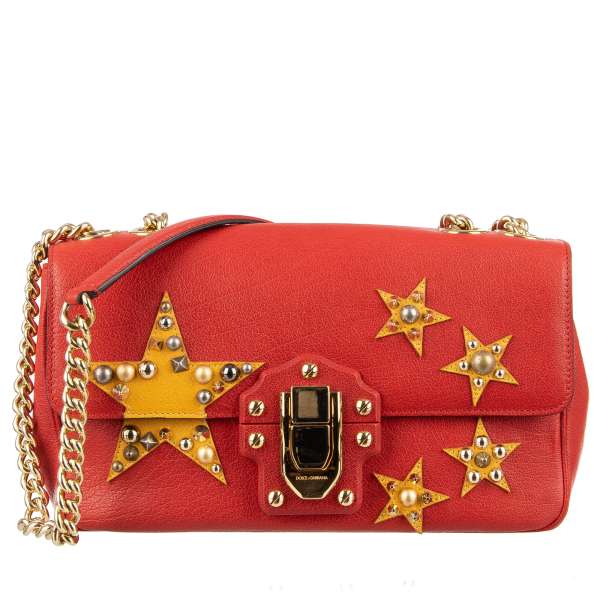 Schultertasche LUCIA aus Bullenleder mit China Flagge mit Sternen Patches und Nieten und Kettenriemen in Gold von DOLCE & GABBANA