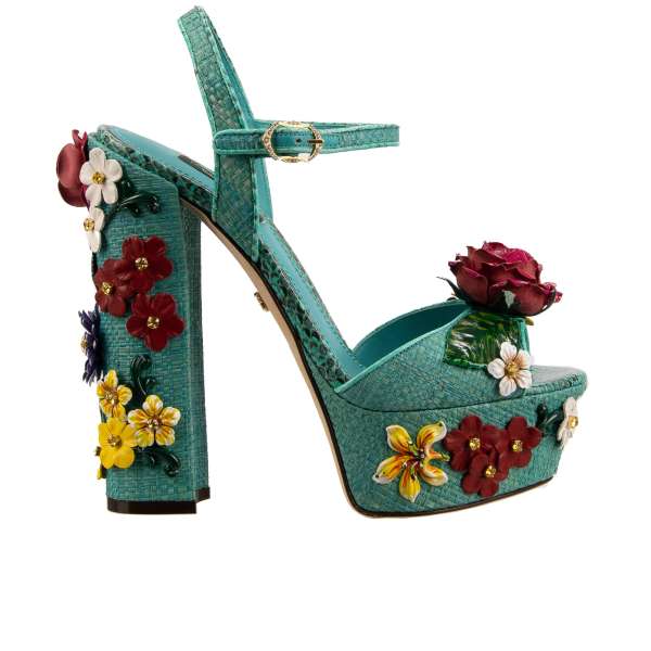 Beschmückte Plattform Sandalen KEIRA aus Raffia und Schlangen Leder mit Rosen, handbemahlten Blumen, Kristallen Applikation und Schnalle aus Kristallen in Blau von DOLCE & GABBANA 