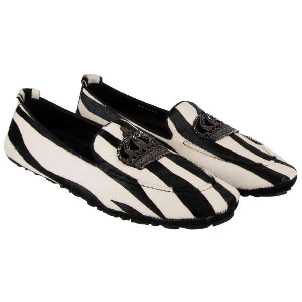 Loafer Schuhe KING DRIVER aus Ponyfell mit Zebra Print und bestickten Krone in Schwarz und Weiss von DOLCE & GABBANA