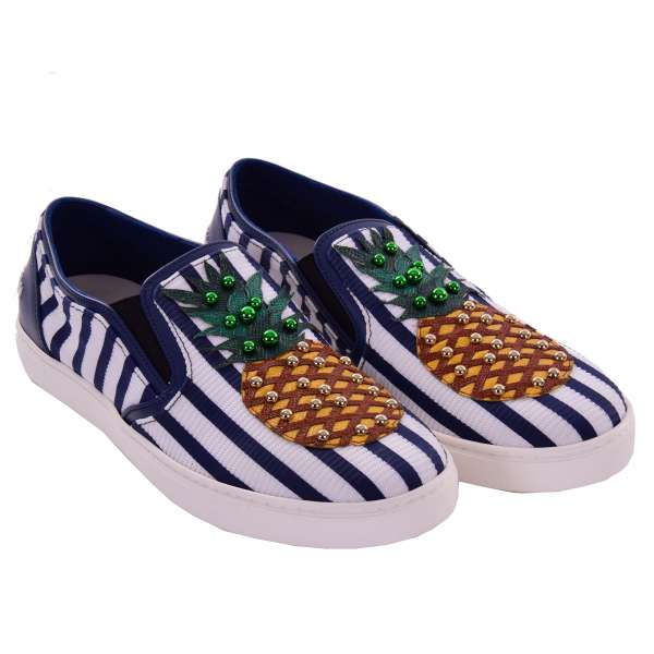 Slip-On Sneaker LONDON mit Ananas Applikation, Nieten und DG Logo in blau und weiß von DOLCE & GABBANA Black Label